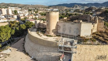 La reconstrucci&oacute;n del arco del Castillo, a punto de culminar