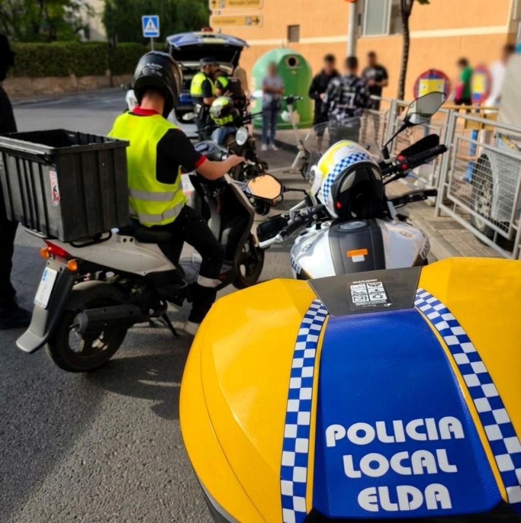 La Polic&iacute;a Local de Elda sanciona a 15 conductores de motocicletas, ciclomotores y patinetes el&eacute;ctricos