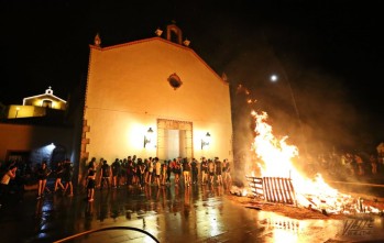 La &ldquo;Foguera de Sant Antoni&rdquo; vuelve  a Petrer este s&aacute;bado despu&eacute;s de dos a&ntilde;os
