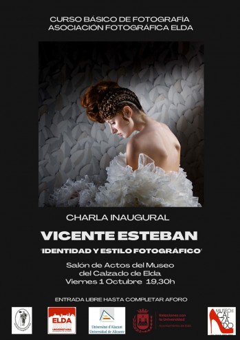 Vicente Esteban inaugura un curso de fotograf&iacute;a b&aacute;sica en Elda
