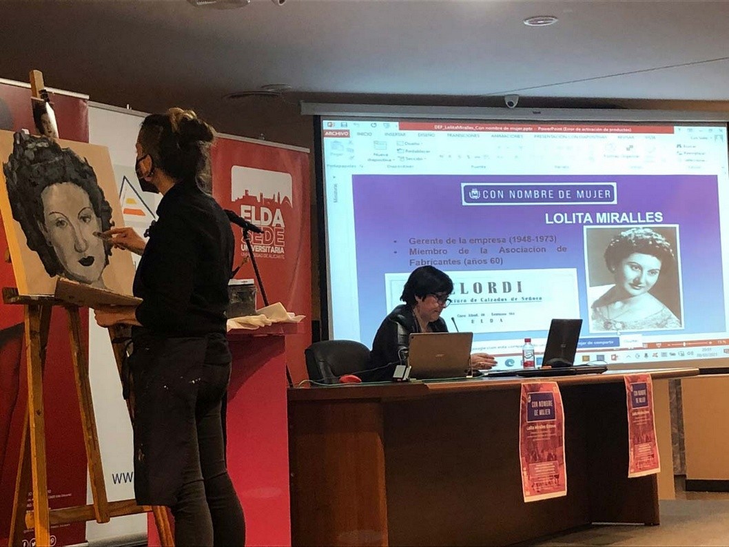 El Museo del Calzado recibe el cuadro de la empresaria Lolita Miralles realizado por Ana Ortín El Museo del Calzado recibe el cuadro de la empresaria Lolita Miralles realizado por Ana Ortín