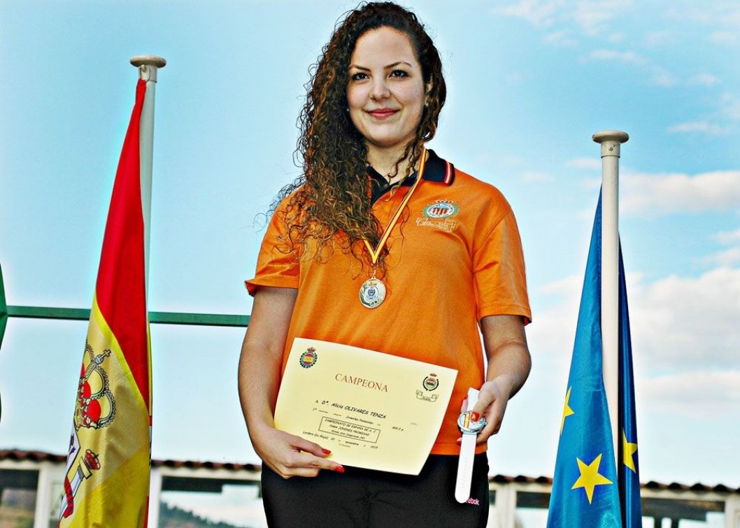 La eldense Alicia Olivares, oro y bronce en el Campeonato de España de Tiro Olímpico La eldense Alicia Olivares, oro y bronce en el Campeonato de España de Tiro Olímpico