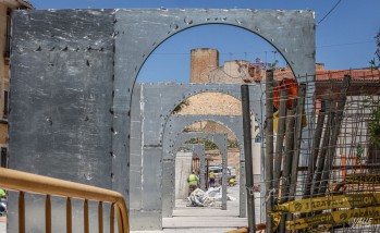 Llegan los arcos a la Plaza de Arriba