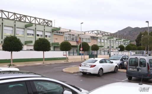 Petrer baraja la construcci&oacute;n de aulas prefabricadas cerca del colegio Reyes Cat&oacute;licos durante las obras