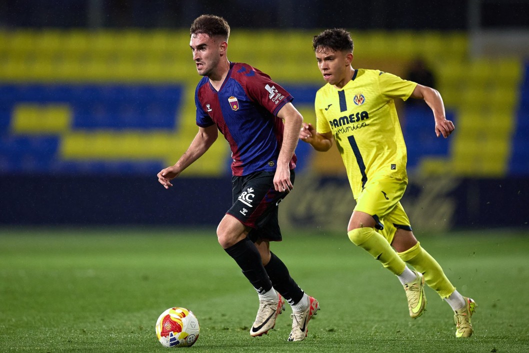 Nuevo pinchazo del Eldense que le aleja del ascenso directo (2-0)