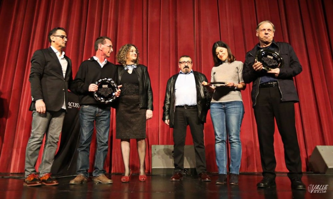 Valle de Elda celebró su 60 aniversario como el semanario más longevo de España con música de Acustic Band, arropado por cientos de personas Valle de Elda celebró su 60 aniversario como el semanario más longevo de España con música de Acustic Band, arropado por cientos de personas