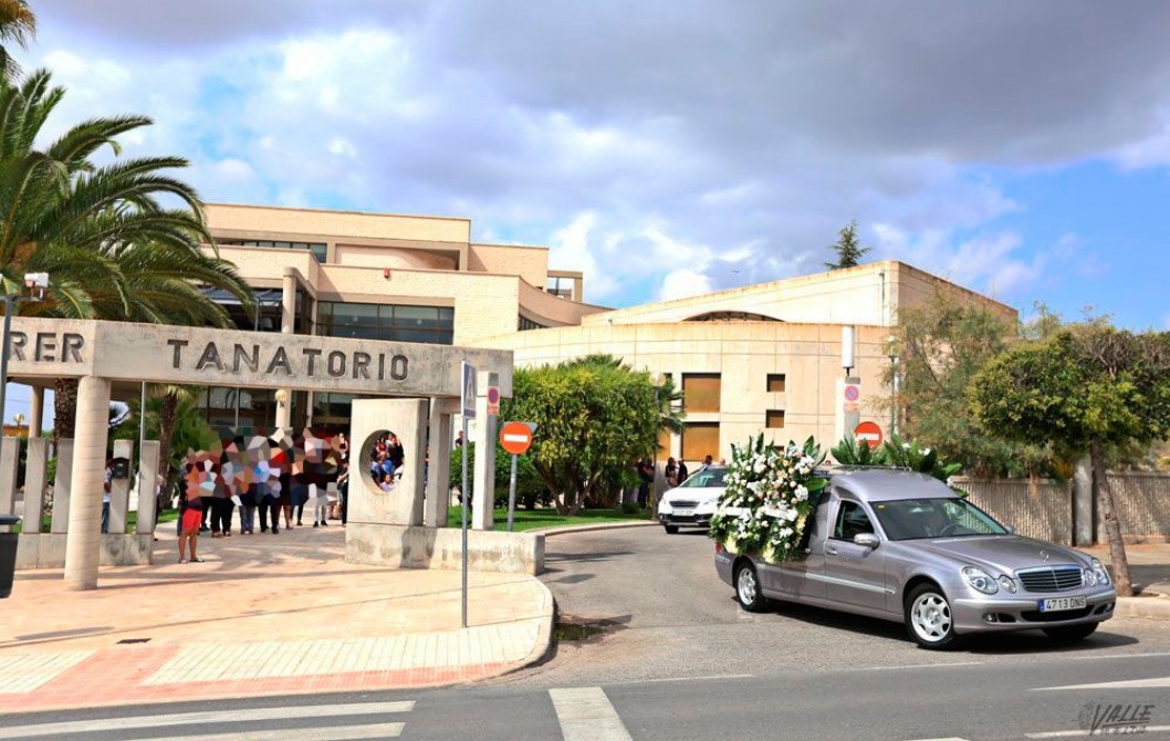 La Generalitat ordena que se incineren o entierren en 24 horas o menos a los fallecidos por COVID La Generalitat ordena que se incineren o entierren en 24 horas o menos a los fallecidos por COVID