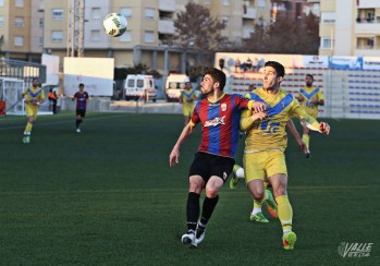 El Eldense se hunde un poco m&aacute;s tras perder ante el Badalona (1-4)