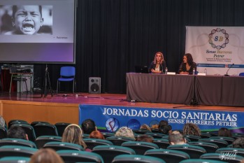 Sense Barreres presenta esta tarde su calendario solidario