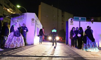 La gr&uacute;a se lleva decenas de veh&iacute;culos por la 4&ordf; prueba de la Copa de Espa&ntilde;a de Ciclismo Femenino y provoca malestar entre los conductores