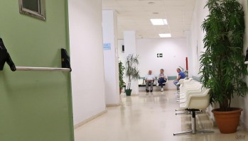 El Hospital de Elda permitir&aacute; que los acompa&ntilde;antes entren a Urgencias con los enfermos gracias a la FAVE