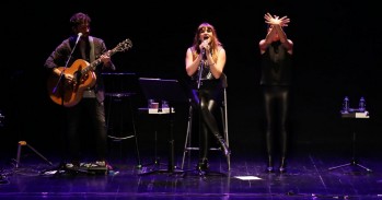 Rozal&eacute;n visita hoy "La puerta violeta" del Santo Negro tras levantar pasiones en el Teatro Castelar