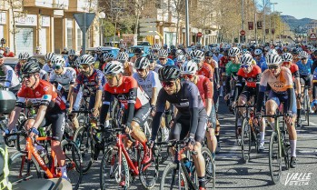 Domene gana en Elda y se pone l&iacute;der