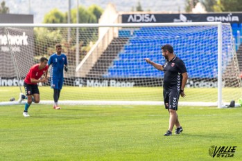 Fernando Est&eacute;vez: "Preparamos cada partido para ganar, pero todo lo que sea sumar es positivo en esta categor&iacute;a"