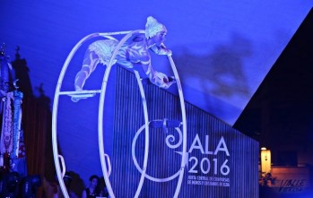 La "Fiespectacular" Gala de la Junta Central anuncia la proximidad de los Moros y Cristianos 