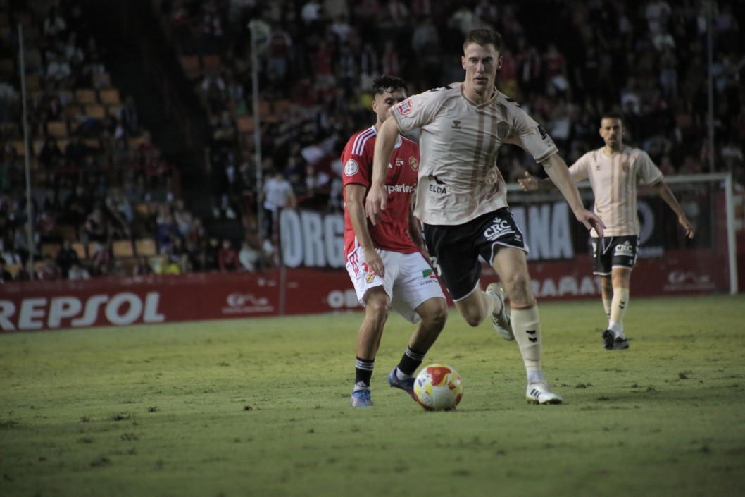 Dura derrota del CD Eldense ante el N&aacute;stic (3-0)