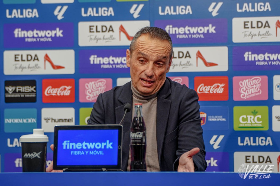 José Luis Oltra: "La Romareda es un estadio difícil en el que hay que jugar al máximo de concentración" José Luis Oltra: "La Romareda es un estadio difícil en el que hay que jugar al máximo de concentración"