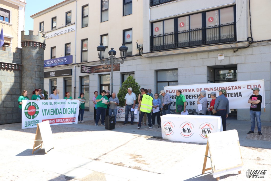 Concentración a favor de la vivienda digna y en apoyo a las movilizaciones convocadas en la Comunidad Valenciana Concentración a favor de la vivienda digna y en apoyo a las movilizaciones convocadas en la Comunidad Valenciana