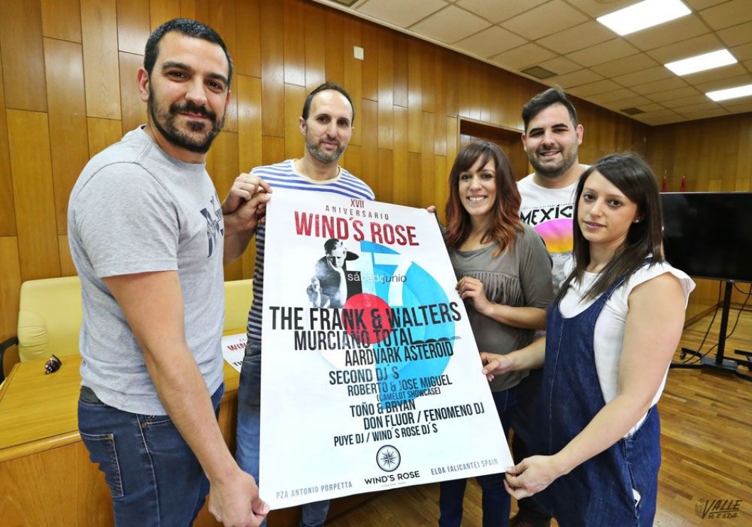 El pub Wind's Rose celebra su 17º aniversario con una gran fiesta gratuita en la plaza Antonio Porpetta El pub Wind's Rose celebra su 17º aniversario con una gran fiesta gratuita en la plaza Antonio Porpetta
