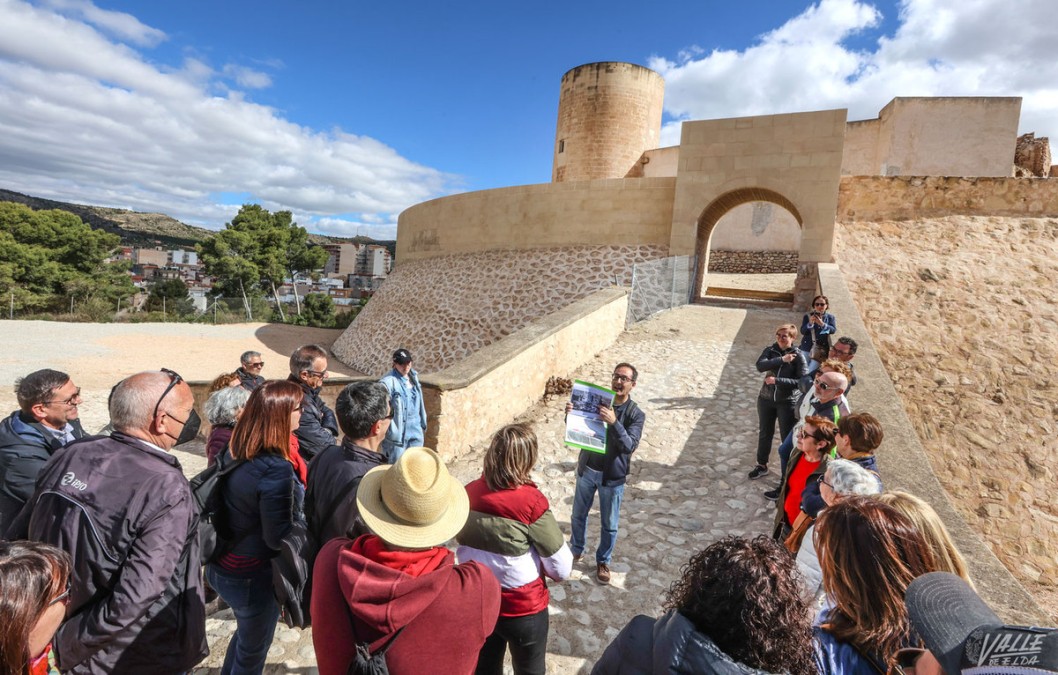 El Castillo de Elda recibe sus primeros visitantes diez años después El Castillo de Elda recibe sus primeros visitantes diez años después