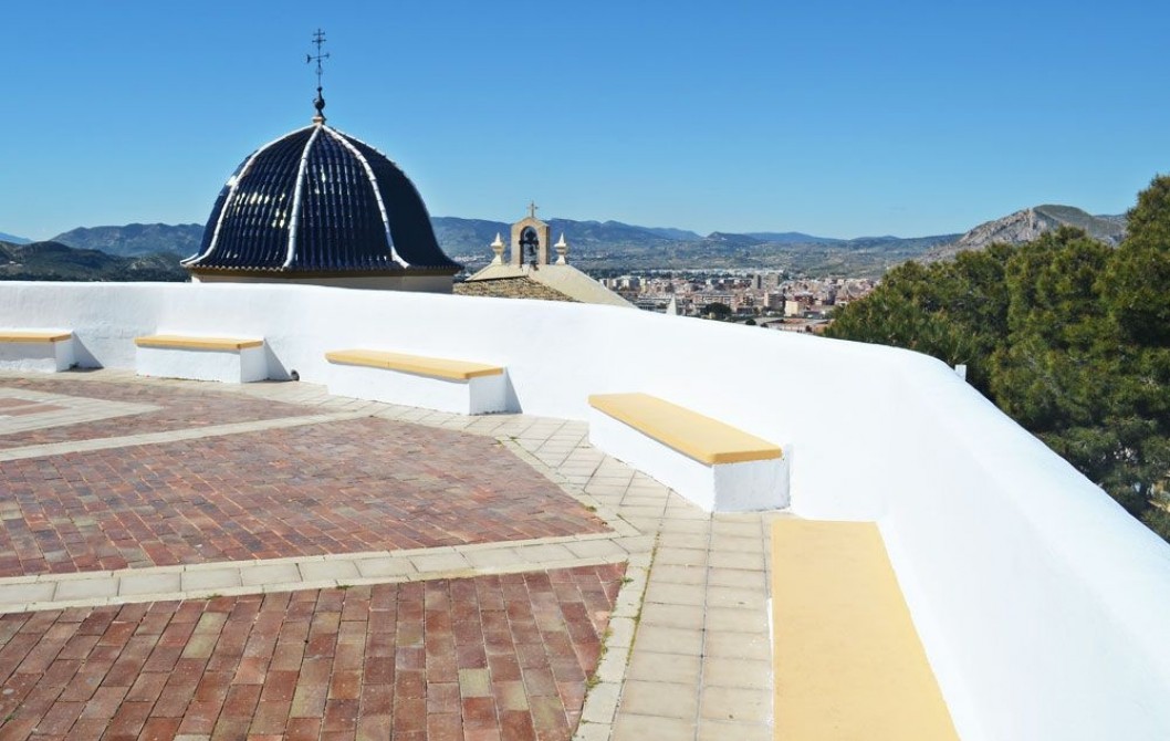 El Ayuntamiento de Petrer mejora el acceso a la ermita del Cristo El Ayuntamiento de Petrer mejora el acceso a la ermita del Cristo