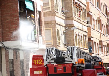 Un incendio calcina un balc&oacute;n de la calle Doctor Castroviejo de Elda