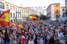 Miles de eldenses muestran su apoyo a Ceuta llenando la calle Col&oacute;n
