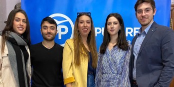 Claudia Alberola presenta a su equipo de Nuevas Generaciones del PP de Elda
