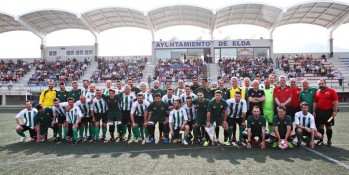 El Atl&eacute;tico Andaluc&iacute;a celebr&oacute; sus 50 a&ntilde;os jugando contra el Betis Veteranos