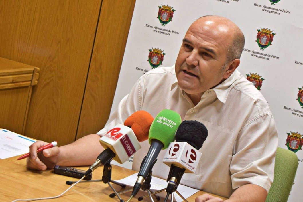El equipo de gobierno de Petrer sanea sus cuentas en el primer año de legislatura El equipo de gobierno de Petrer sanea sus cuentas en el primer año de legislatura