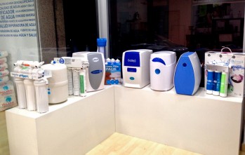 Varias razones para no tomar agua embotellada o en bidones de pl&aacute;stico