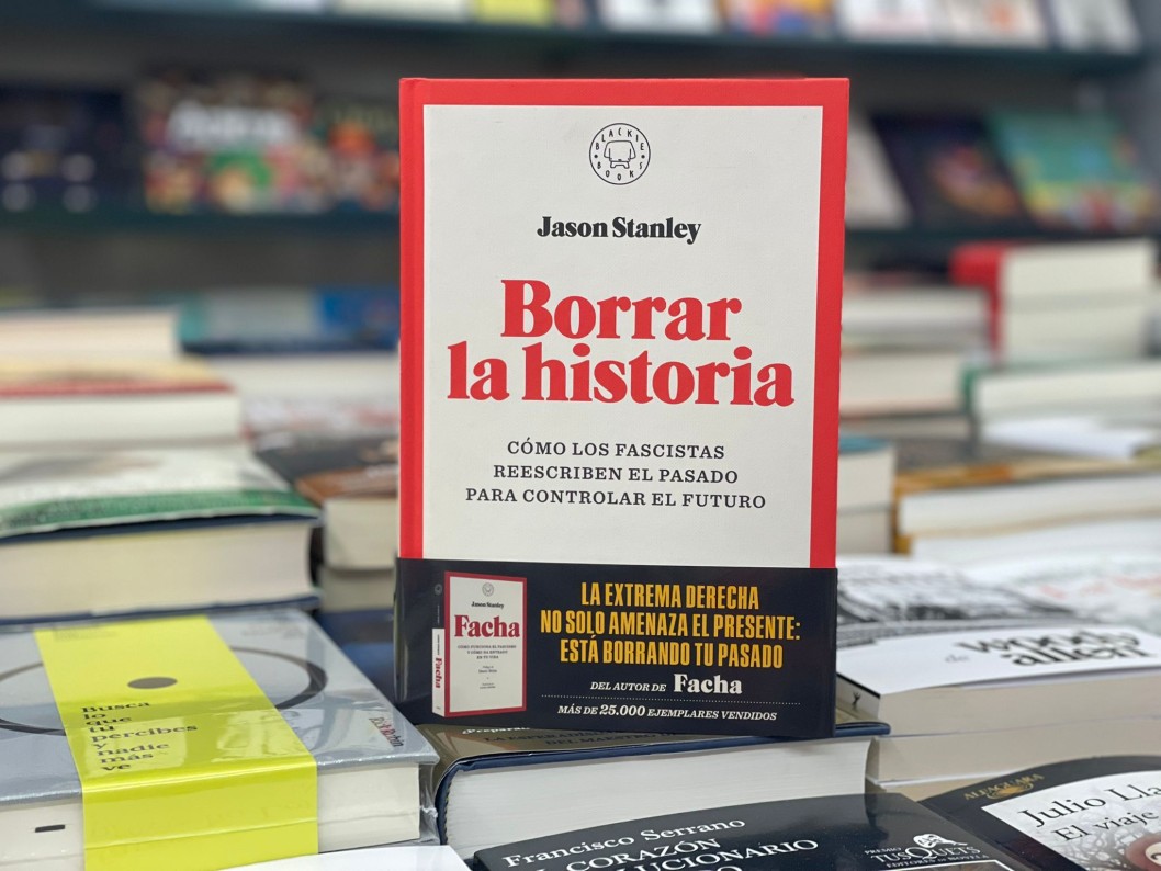"Borrar la historia" de Jason Stanley y editado por Blackie Books