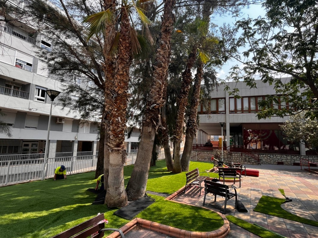 Petrer acomete una actuación de sostenibilidad en la plaza Azorín Petrer acomete una actuación de sostenibilidad en la plaza Azorín