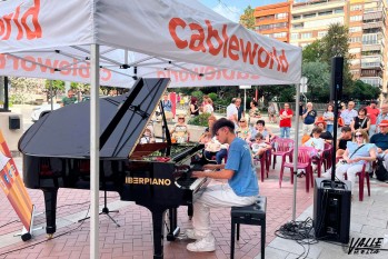 La m&uacute;sica inunda el centro de Elda