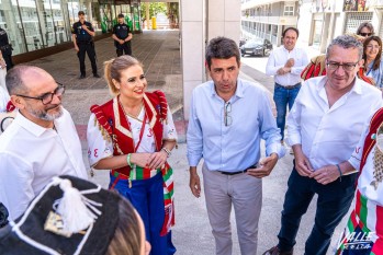 Carlos Maz&oacute;n y Toni P&eacute;rez visitan Petrer durante las fiestas de Moros y Cristianos