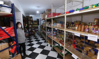 La Asociaci&oacute;n de Comerciantes de Petrer dona alimentos al Grupo Abril