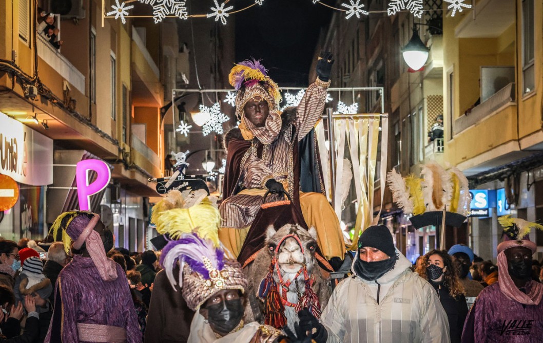 Los Reyes Magos llegaron a Elda siguiendo la senda de Bolón Los Reyes Magos llegaron a Elda siguiendo la senda de Bolón