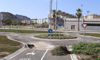 Socav&oacute;n en el nuevo Parque Infantil de Tr&aacute;fico de Elda a&uacute;n sin inaugurar