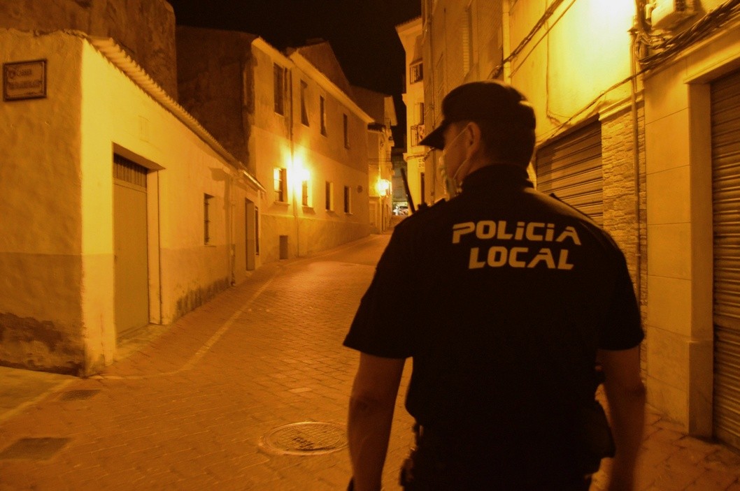 Detienen a un conductor por resistencia a la autoridad tras circular ebrio y a gran velocidad Detienen a un conductor por resistencia a la autoridad tras circular ebrio y a gran velocidad