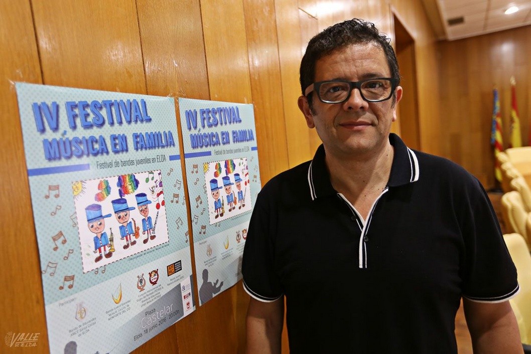 La banda Santa Cecilia organiza el 4º Encuentro de Bandas Juveniles en la Plaza Castelar La banda Santa Cecilia organiza el 4º Encuentro de Bandas Juveniles en la Plaza Castelar