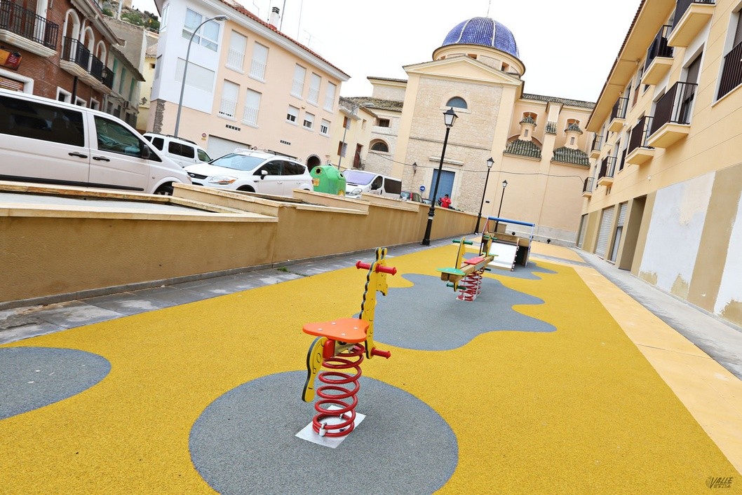 Petrer invierte otros 30.000 euros en juegos infantiles Petrer invierte otros 30.000 euros en juegos infantiles