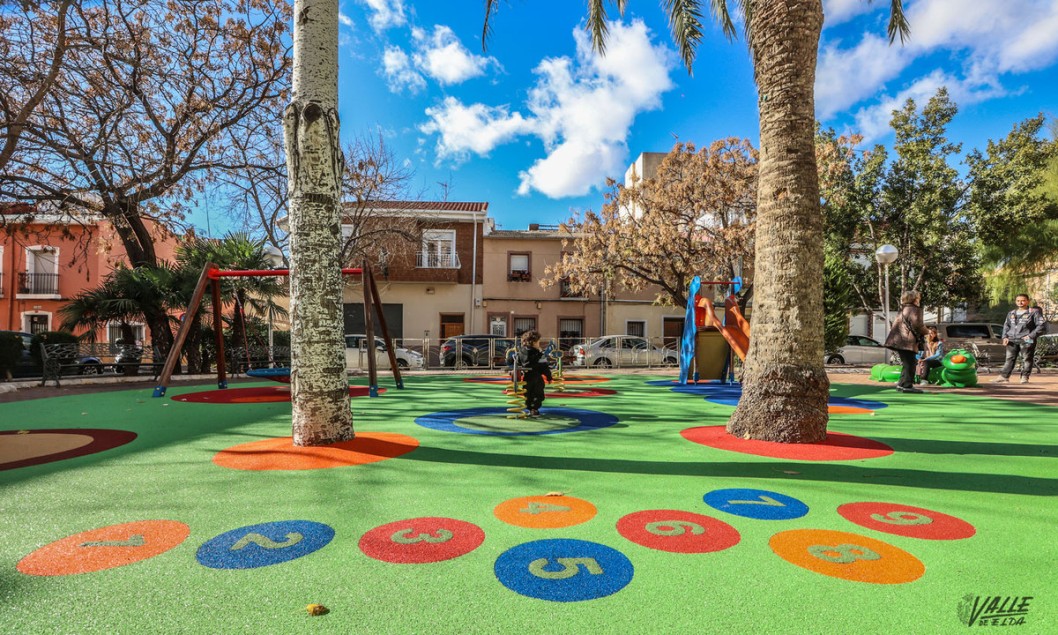 Renuevan el pavimento de caucho de varios juegos infantiles del Sector 9 y de la Plaza de La Prosperidad Renuevan el pavimento de caucho de varios juegos infantiles del Sector 9 y de la Plaza de La Prosperidad