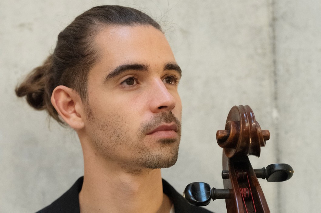 El violonchelista eldense Alfredo Ferre actúa en Alicante el sábado con el pianista Dominic Chamot El violonchelista eldense Alfredo Ferre actúa en Alicante el sábado con el pianista Dominic Chamot