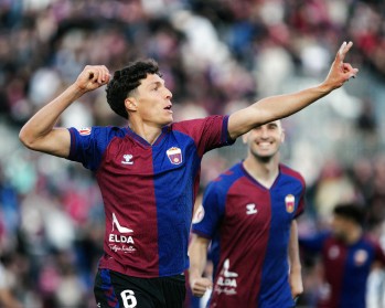 Victoria que sabe a ascenso ante el Europa para dormir l&iacute;deres (3-0)