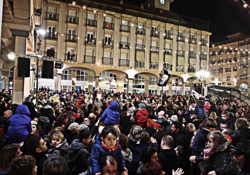 Sorpresa musical navideña en la Plaza Mayor Sorpresa musical navideña en la Plaza Mayor