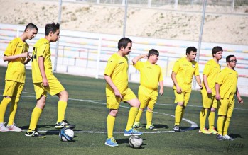 Diez j&oacute;venes con discapacidad cumplen su sue&ntilde;o de jugar al f&uacute;tbol gracias al Elda Industrial y Funredis 