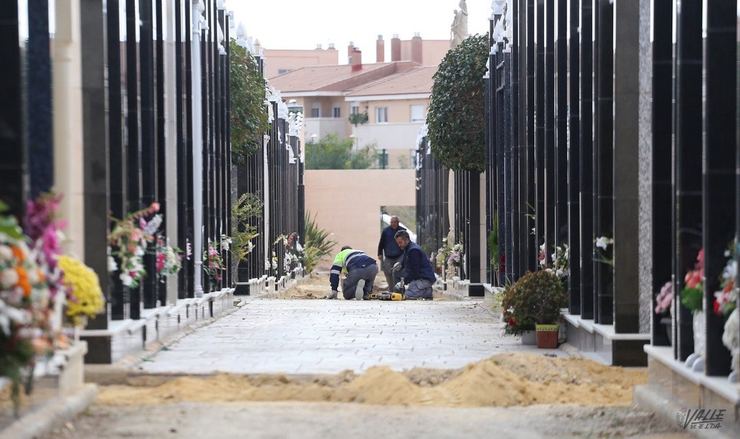 Petrer repavimenta 1.500 metros de aceras del cementerio municipal Petrer repavimenta 1.500 metros de aceras del cementerio municipal