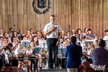 El director I&ntilde;aki Lecumberri se despidi&oacute; de la AMCE Santa Cecilia rodeado de cientos de personas
