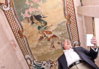 Una pintura mural de 1907 tras su reciente restauraci&oacute;n decorar&aacute; el vest&iacute;bulo del Ayuntamiento
