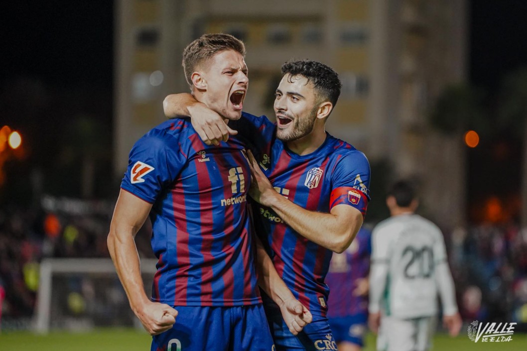 Victoria de méritos para el Eldense en casa (2-1) Victoria de méritos para el Eldense en casa (2-1)